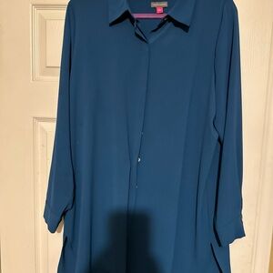 Vince Camuto Blue Button Down Long Shirt with Notched Collar and Relaxed Fit